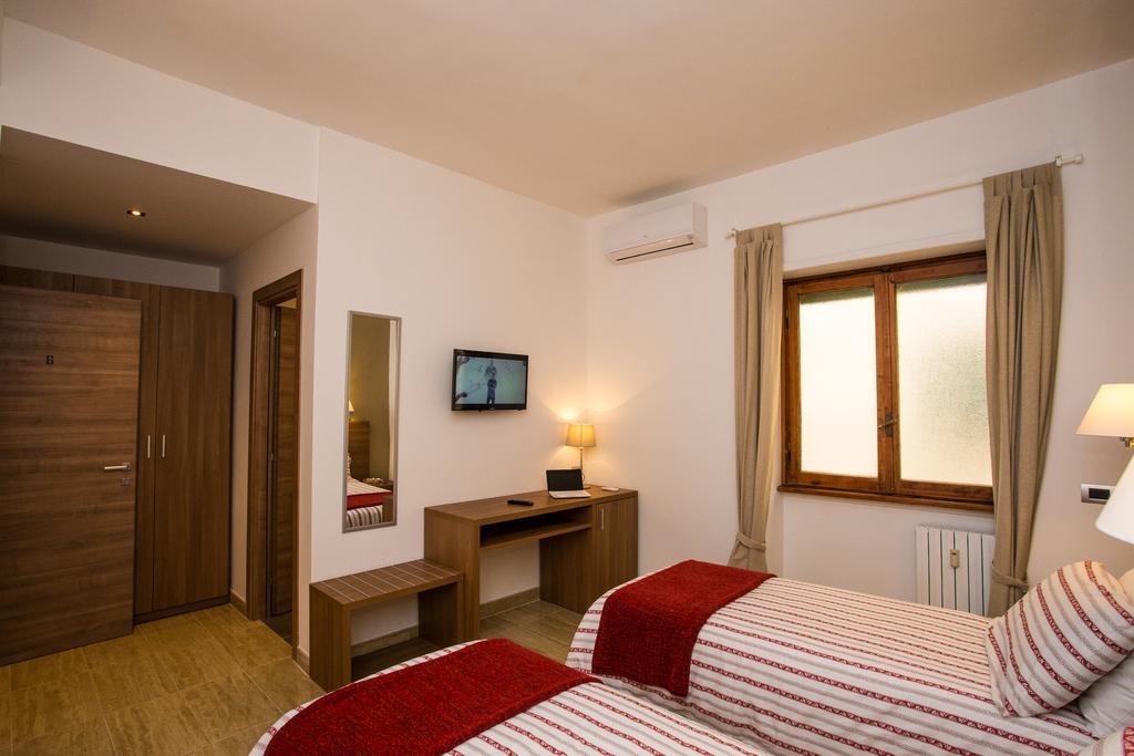 Trastevere'S Friends Bed & Breakfast Rome Exterior photo