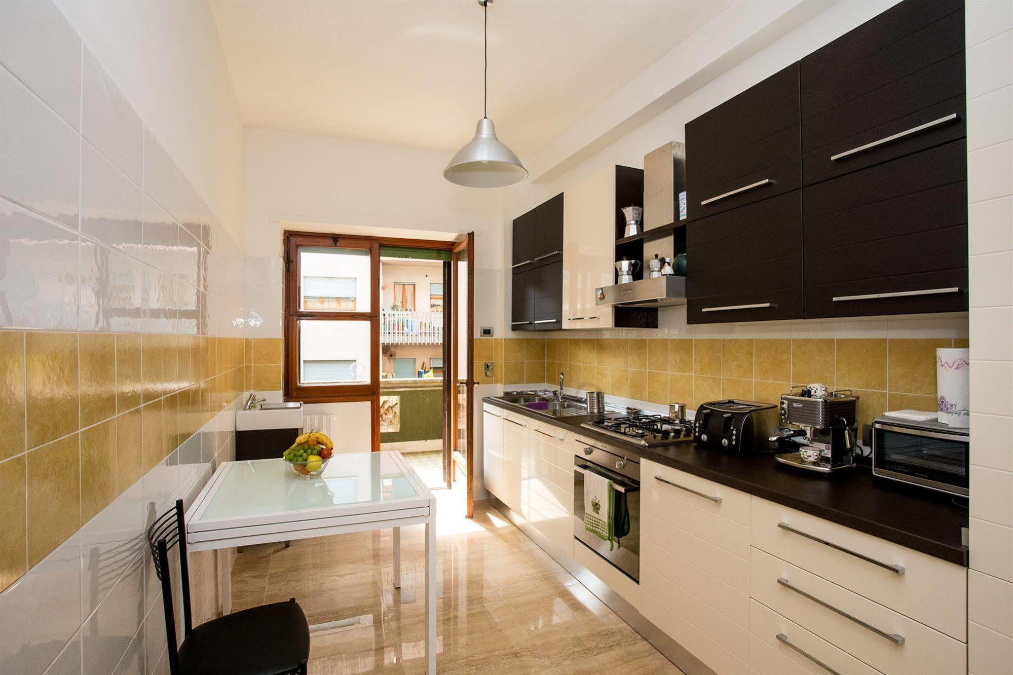 Trastevere'S Friends Bed & Breakfast Rome Exterior photo